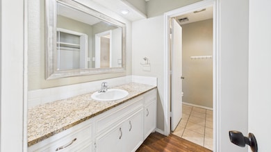 CAM03710G0-PR0158-STILL021