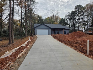 2322 Summerlin St, Winston-Salem, NC 27103 - photo 2