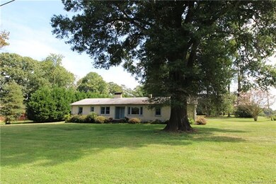 504 N Greenbriar Rd, Statesville, NC 28625 - photo 2