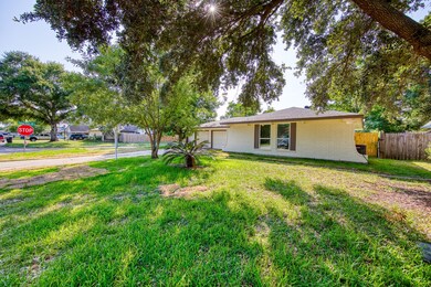 6330 King Post Dr, Houston, TX 77088 - photo 3