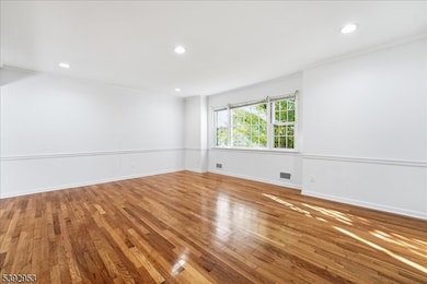 35 Brooktree Rd, East Windsor, NJ 08520 - photo 2