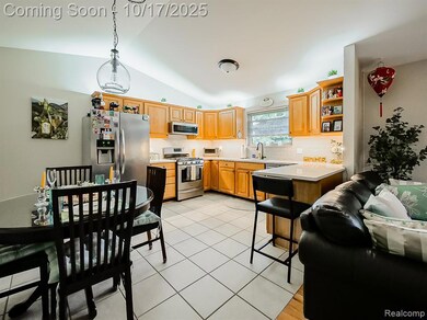 3890 Shannon Dr unit 7, Warren, MI 48091 - photo 4