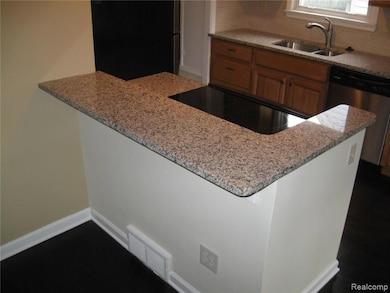 141 Devillen Ave, Royal Oak, MI 48073 - photo 4