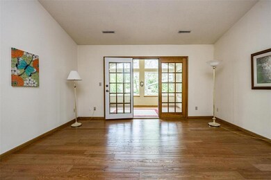 3910 Glass Rd NE unit C, Cedar Rapids, IA 52402 - photo 2