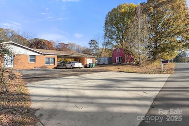 1801 Gemway Dr, Charlotte, NC 28216 - photo 4