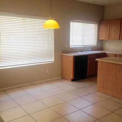 Kitchen w: Dinette