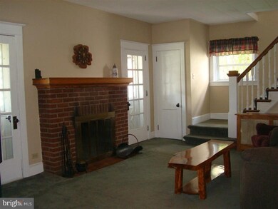 185 E Parkway Ave, Chester, PA 19013 - photo 4