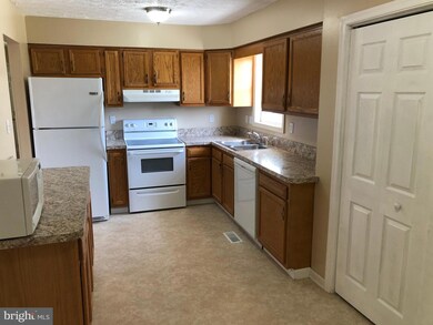 81 Greenleaf Rd, Strasburg, VA 22657 - photo 2