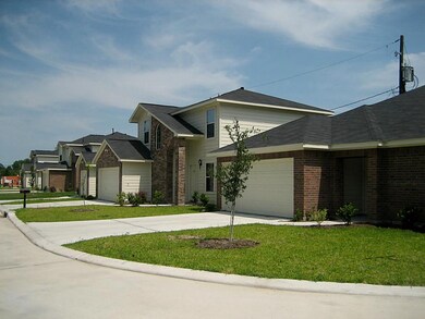 242 S Native Ln, Houston, TX 77022 - photo 2