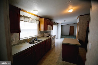 2437 Lebanon Rd, Manheim, PA 17545 - photo 6