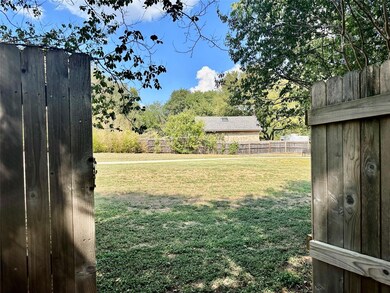 3028 Bramble Oaks Ct, Bedford, TX 76021 - photo 3