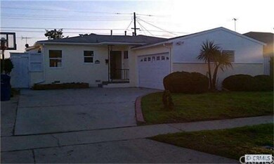 Home has Beautiful Curb Appeal!