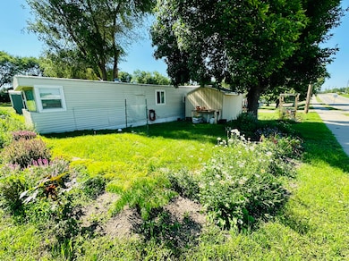 SE lot corner garden