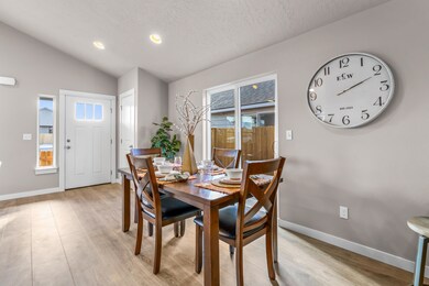 2565 NW Teak Ave unit 80, Redmond, OR 97756 - photo 2