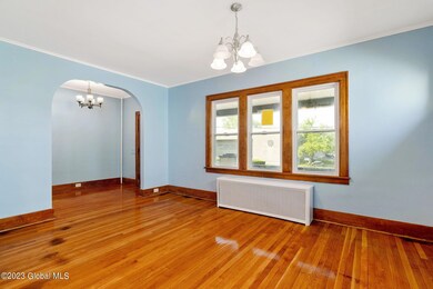 6-web-or-mls-1611SchuylerSt_06