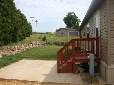 104 Taylor Ct, Potosi, WI 53820 - photo 2