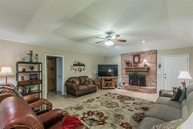 220 De la Cruz St, Weatherford, TX 76085 - photo 4