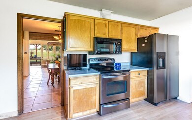 3 KITCHEN DINING_0055