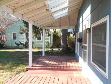 200 - Frt porch