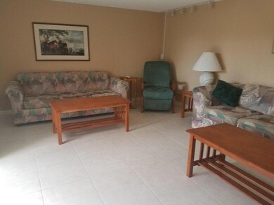 Living room 4