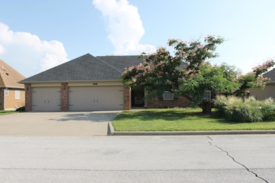 816 E Roubidoux St, Nixa, MO 65714 - photo 2