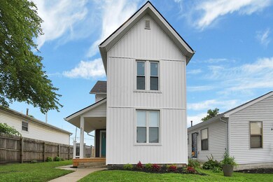 8-web-or-mls-611-e-2nd-ave