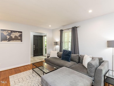 006-1280x960-living-room