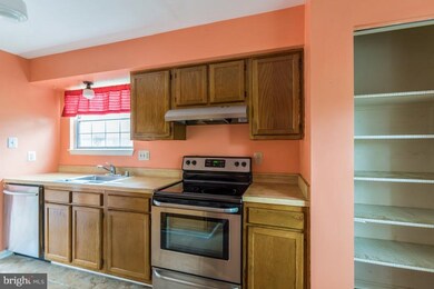 1605 Catchworth Ct, Silver Spring, MD 20905 - photo 7