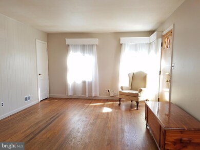 954 Lance Ave, Essex, MD 21221 - photo 5