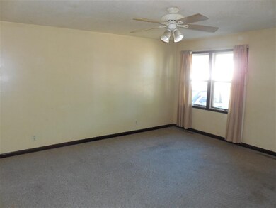 6516 Kelling St, Davenport, IA 52806 - photo 2