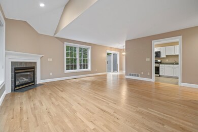 16 Lilac Ln, Newmarket, NH 03857 - photo 3