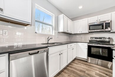 48692 Silver Oaks Blvd, Mattawan, MI 49071 - photo 5