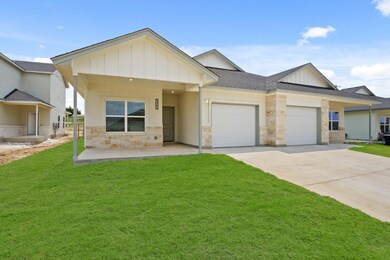 506 Whirlaway Dr unit B, Jarrell, TX 76537 - photo 2