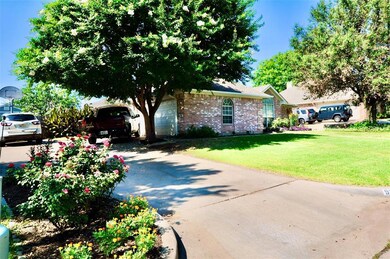 910 Overton Dr, Weatherford, TX 76086 - photo 4