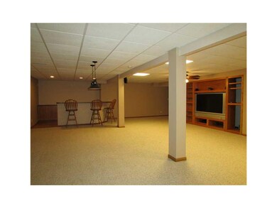 Rec Room-LL. Huge rec room with bar, plenty of roo