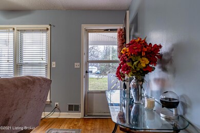 7320 S Watterson Trail, Louisville, KY 40291 - photo 4