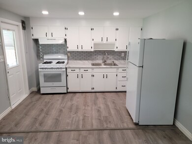 3217 Ryerson Cir, Halethorpe, MD 21227 - photo 5