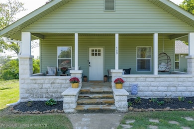 Inviting Full Length Front Porch!