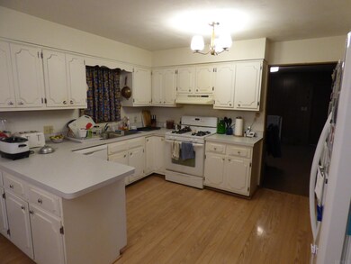 52726 W Cypress Cir, South Bend, IN 46637 - photo 2