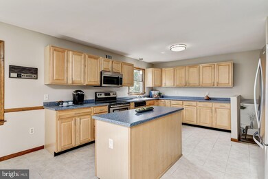 10685 Stansfield Rd, Laurel, MD 20723 - photo 7