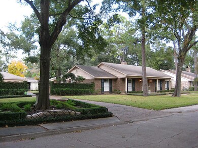 10218 Green Tree Rd, Houston, TX 77042 - photo 2