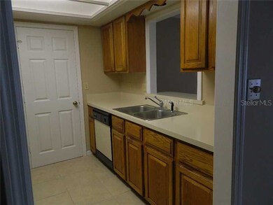 737 E Alfred St unit 4, Tavares, FL 32778 - photo 3