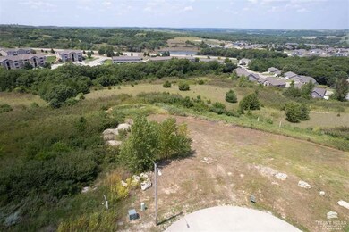 304 Ledgestone Ridge Ct, Manhattan, KS 66503 - photo 5