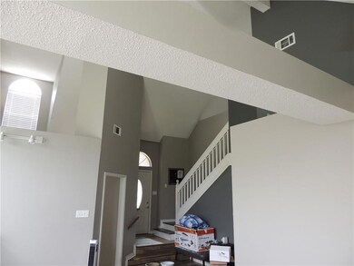 Foyer and Doot to Kitchen