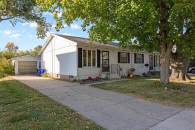 3019 Elaine Dr NW, Cedar Rapids, IA 52405 - photo 2