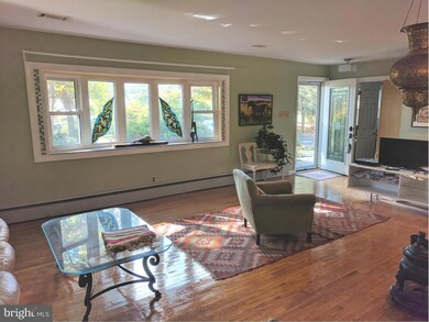 334 Ridge Rd, Washington Grove, MD 20880 - photo 5