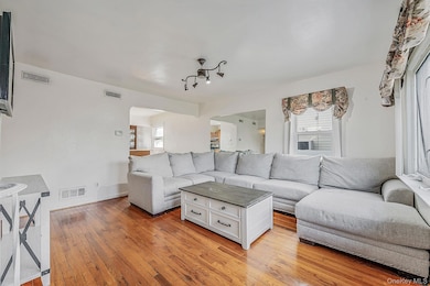 18 Jasper St S, Valley Stream, NY 11580 - photo 4