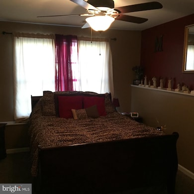 166 Freight Car Cir, Bunker Hill, WV 25413 - photo 5