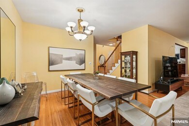 Dining RoomThe entry foyer leads into the inviting dining room.