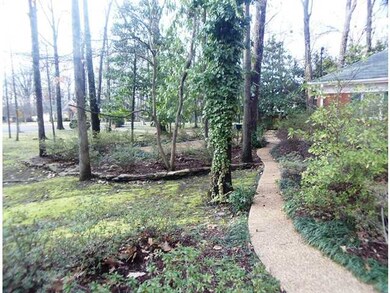 The side yard has a walkway from the circular driv